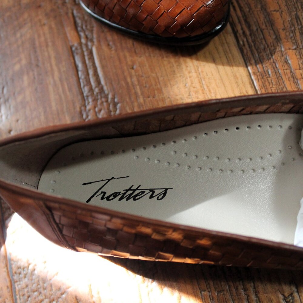 NIB Trotters "Liz" Woven Loafers, Brown Leather, 7.5M - Picture 7 of 11